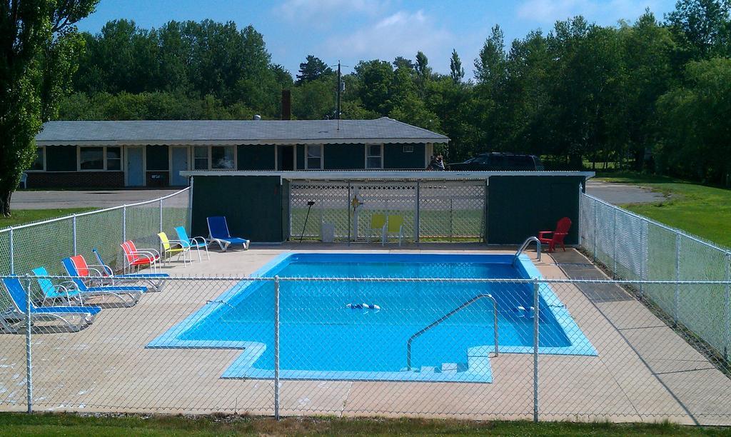 Middleton Motel & Suites Exteriör bild