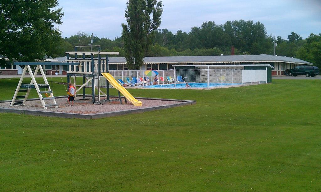 Middleton Motel & Suites Exteriör bild